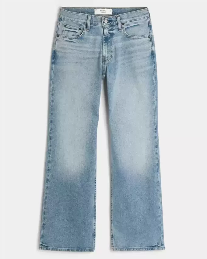 Jeans bootcut rilassati con lavaggio medio