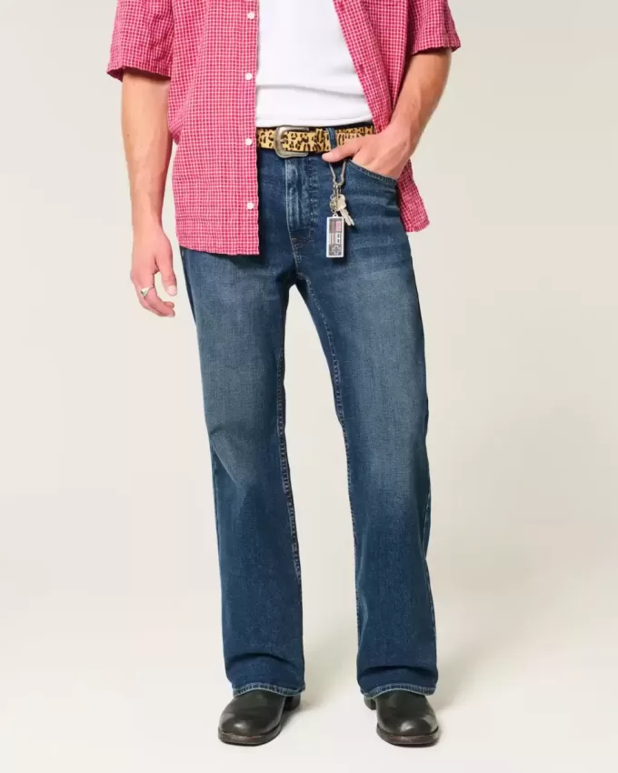 Jeans bootcut rilassati con lavaggio scuro