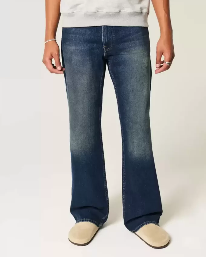 Jeans bootcut rilassati con lavaggio scuro