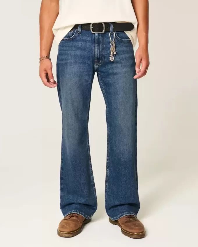 Jeans bootcut rilassati con lavaggio scuro