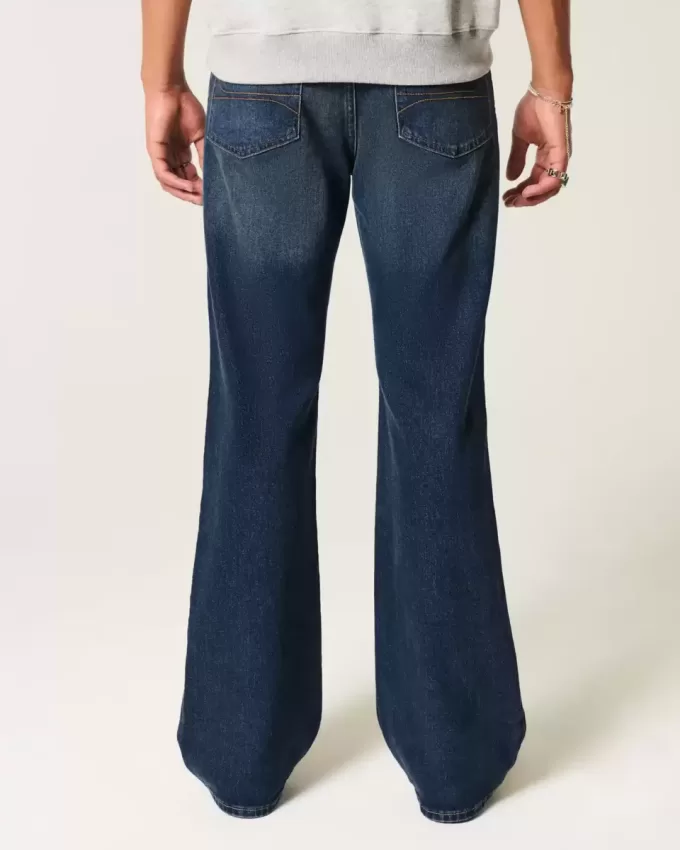 Jeans bootcut rilassati con lavaggio scuro