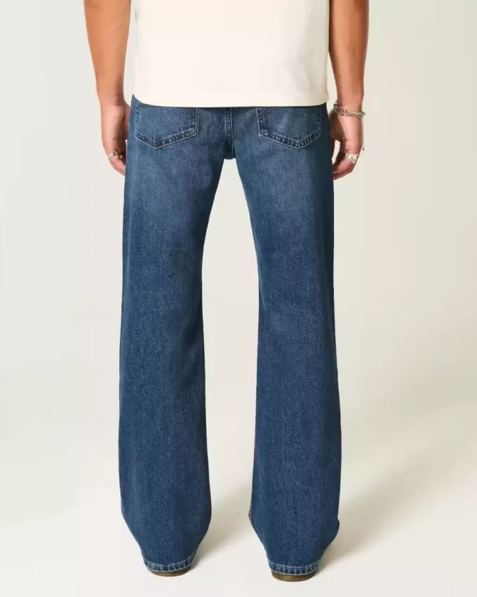 Jeans bootcut rilassati con lavaggio scuro