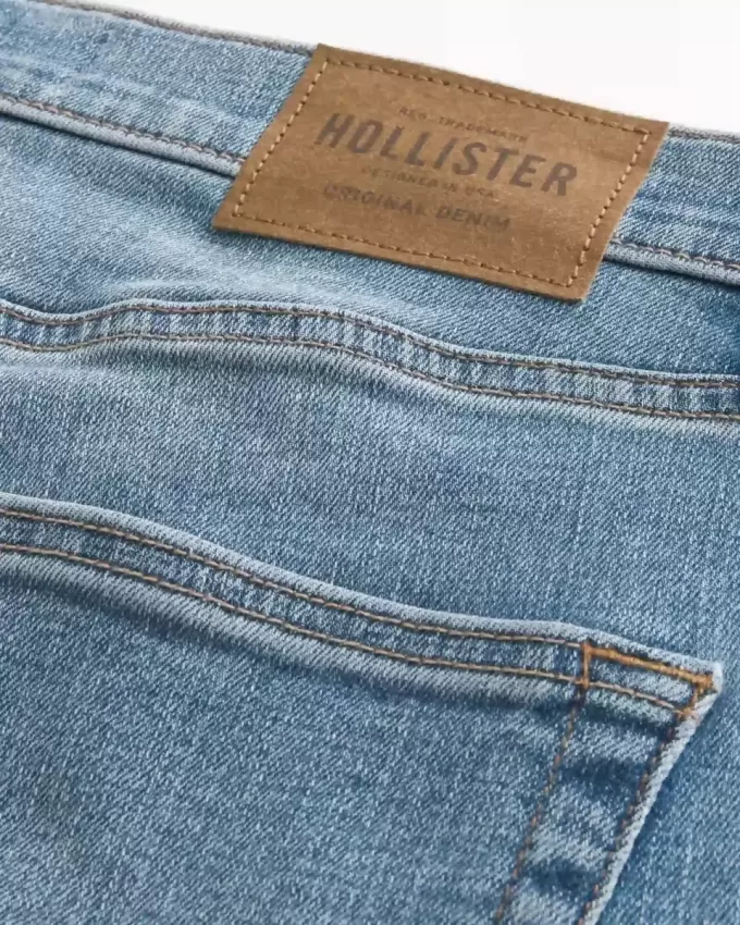 Jeans dritti e aderenti