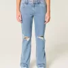 Jeans dritti e rilassati con lavaggio medio e strappi a vita bassa