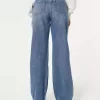 Jeans larghi a vita alta con lavaggio medio