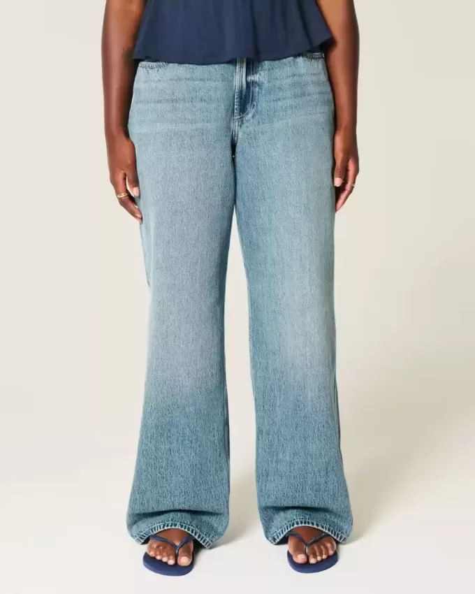 Jeans larghi a vita alta e curvy