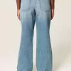 Jeans larghi a vita alta e curvy