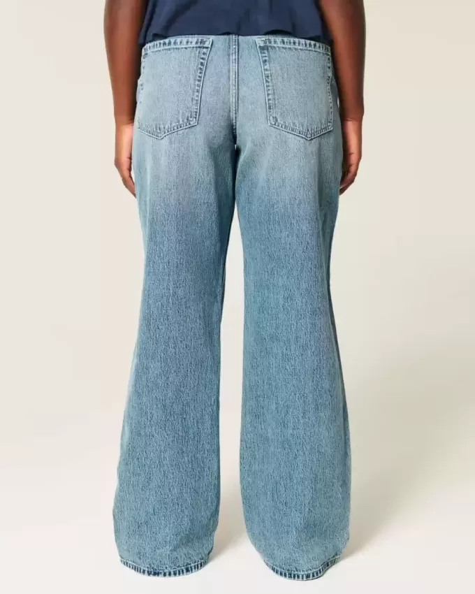 Jeans larghi a vita alta e curvy