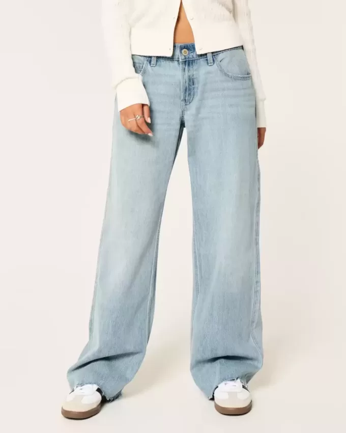 Jeans larghi a vita bassa con cintura comoda e lavaggio chiaro