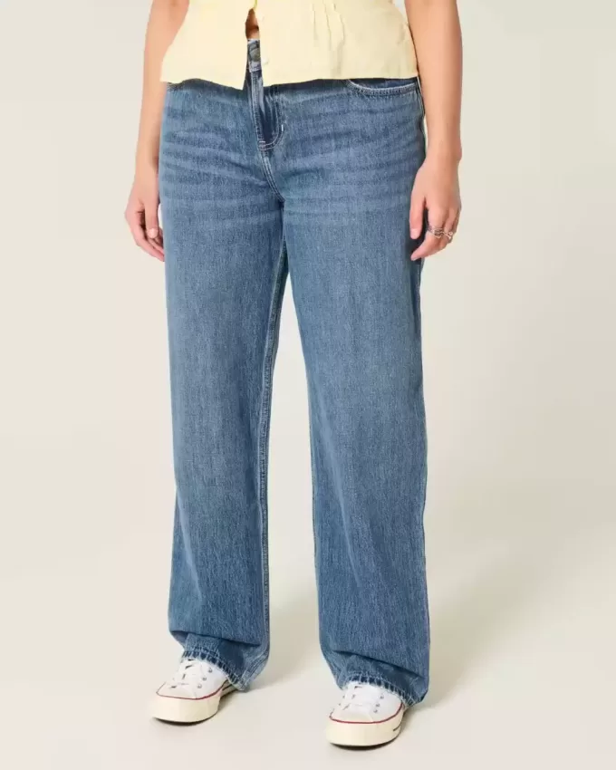 Jeans larghi a vita bassa con lavaggio medio