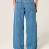 Jeans larghi a vita bassa con lavaggio medio