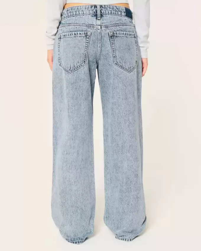 Jeans larghi a vita bassa con lavaggio medio