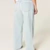 Jeans larghi a vita bassa con ricamo a stella e lavaggio chiaro
