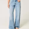 Jeans larghi a vita bassa con ricamo floreale e lavaggio medio