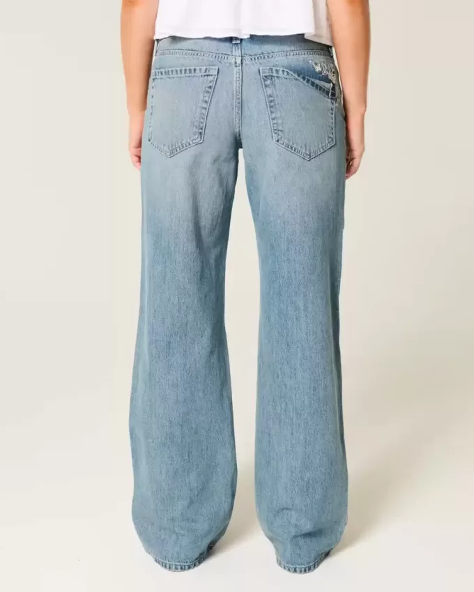 Jeans larghi a vita bassa con stampa a farfalla e lavaggio medio