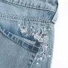Jeans larghi a vita bassa con stampa a farfalla e lavaggio medio