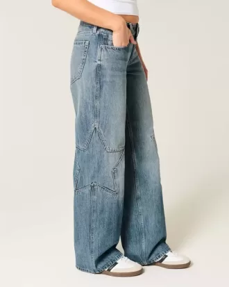Jeans larghi a vita bassa con stampa a stelle e lavaggio medio