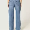Jeans larghi a vita bassa con strappi e lavaggio medio