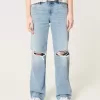 Jeans larghi a vita bassa e lavaggio chiaro strappati