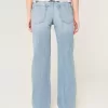 Jeans larghi a vita bassa e lavaggio chiaro strappati