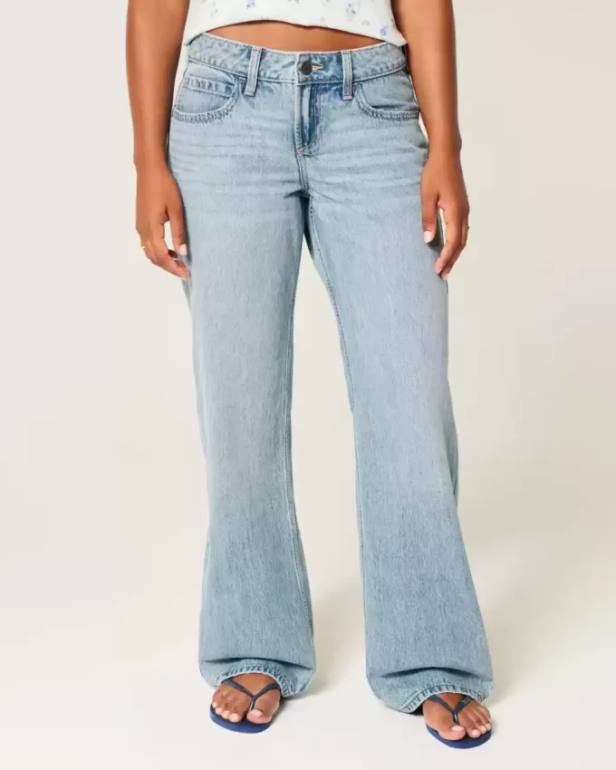 Jeans larghi a vita bassa e lavaggio medio con effetto curvy