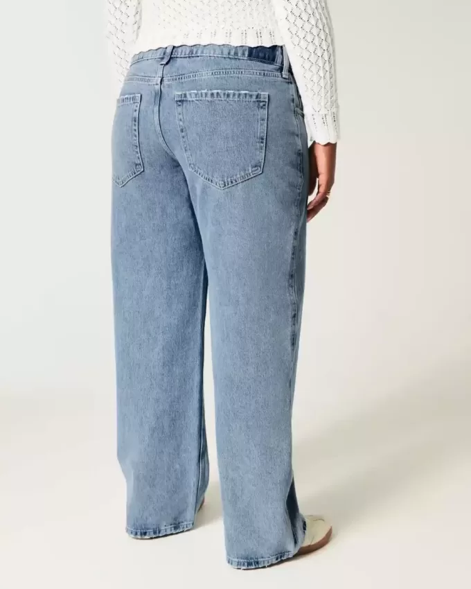 Jeans larghi a vita bassa e lavaggio medio con effetto curvy