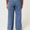 Jeans larghi a vita bassa e lavaggio medio con effetto curvy Jeans larghi a vita bassa e lavaggio medio con effetto curvy