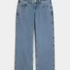 Jeans larghi a vita bassa e lavaggio medio con effetto curvy