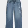 Jeans larghi a vita bassa e lavaggio scuro, modello Class of ’26, ricamati