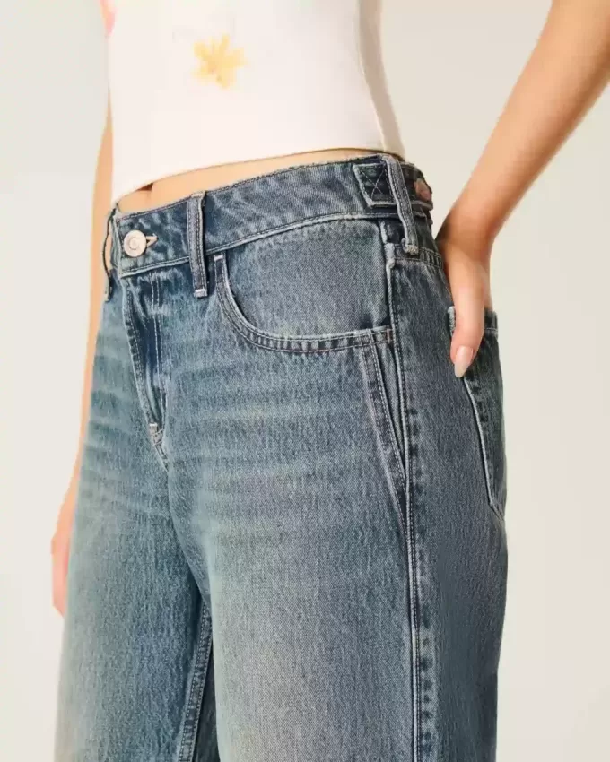 Jeans larghi a vita bassa e regolabile, lavaggio medio