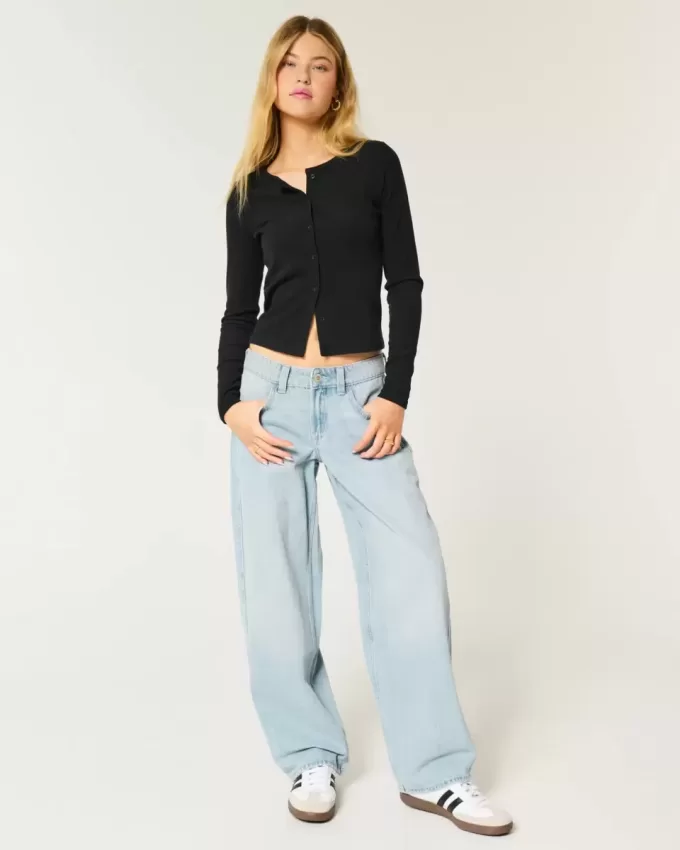 Jeans larghi affusolati a vita bassa con lavaggio medio Jeans larghi affusolati a vita bassa con lavaggio medio