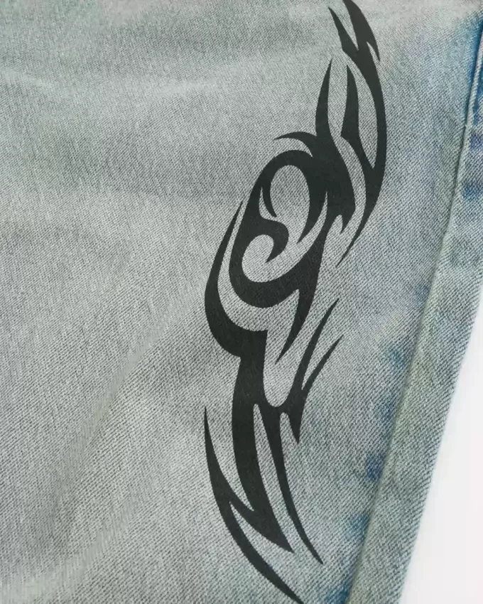 Jeans larghi con grafica lavaggio chiaro