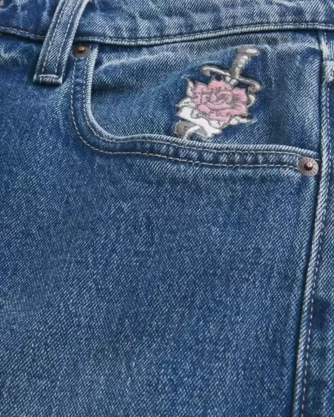 Jeans larghi con grafica rosa lavaggio scuro