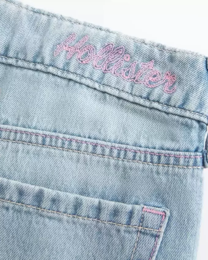 Jeans larghi con stampa grafica e lavaggio chiaro strappati a vita bassa