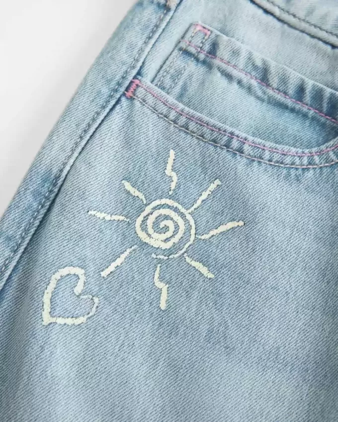 Jeans larghi con stampa grafica e lavaggio chiaro strappati a vita bassa