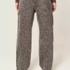 Jeans larghi con stampa leopardata