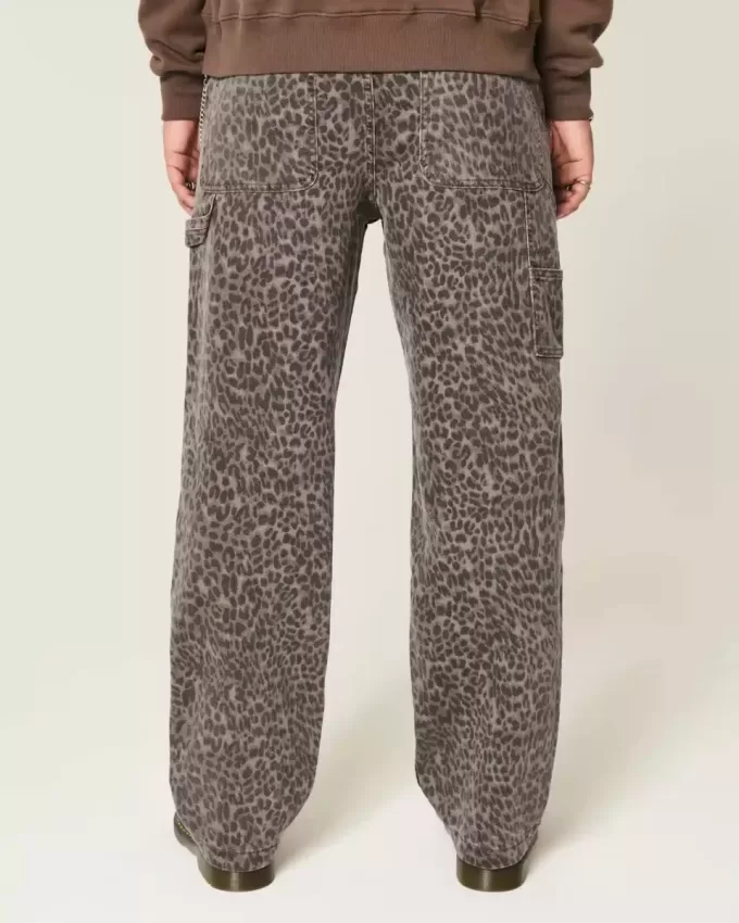 Jeans larghi con stampa leopardata