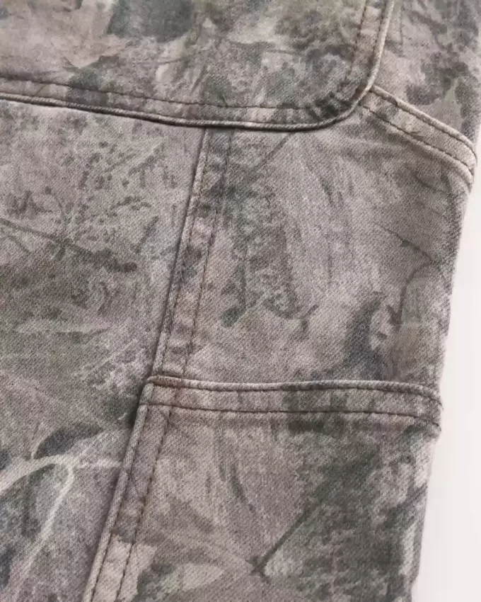 Jeans larghi da carpentiere mimetici