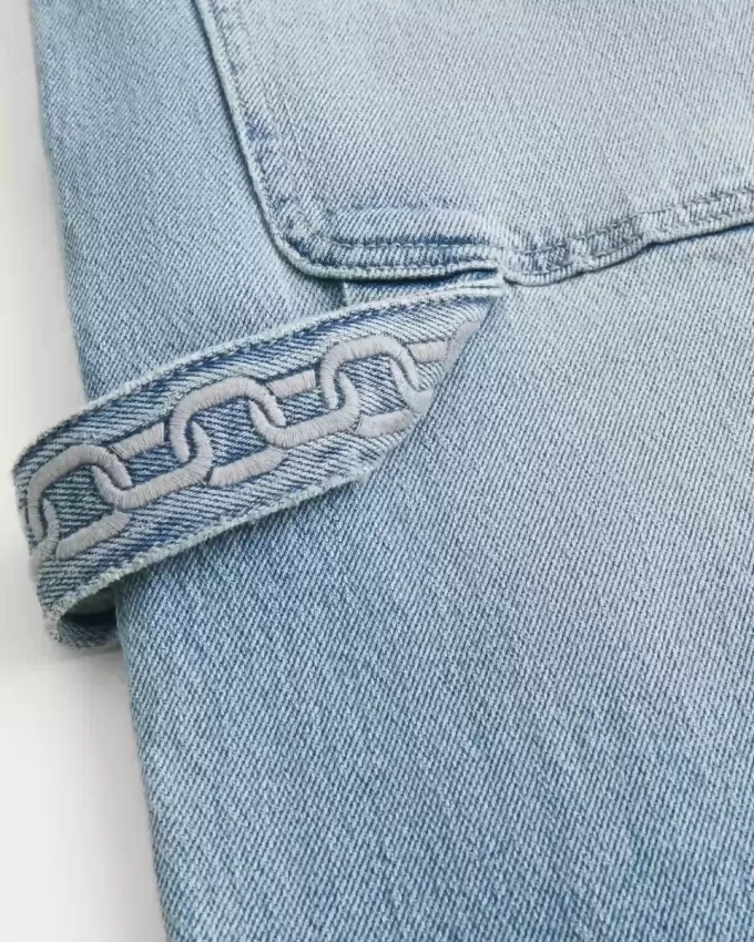 Jeans larghi da pittore con lavaggio chiaro