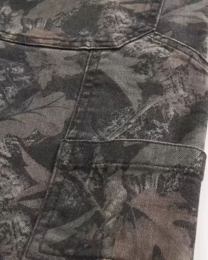 Jeans larghi da pittore stile skater mimetico
