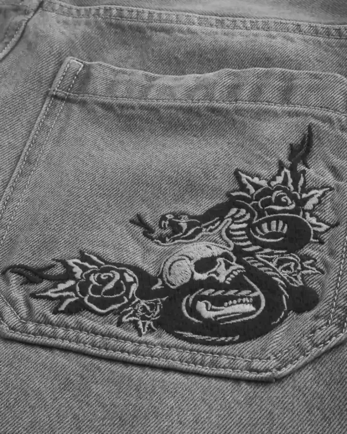 Jeans larghi da skater grafico