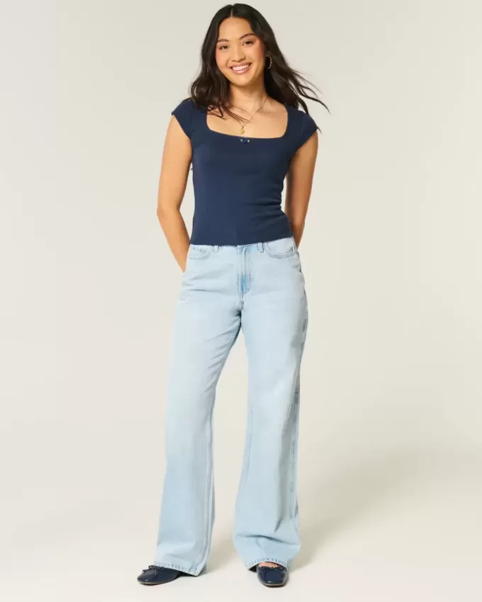 Jeans larghi e a vita alta con lavaggio chiaro