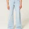 Jeans larghi e a vita alta con lavaggio chiaro