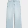 Jeans larghi e a vita alta con lavaggio chiaro