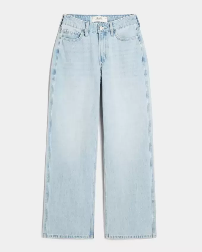 Jeans larghi e a vita alta con lavaggio chiaro