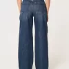 Jeans larghi e a vita alta con lavaggio scuro