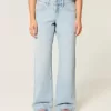 Jeans larghi e a vita bassa con lavaggio chiaro Jeans larghi e a vita bassa con lavaggio chiaro