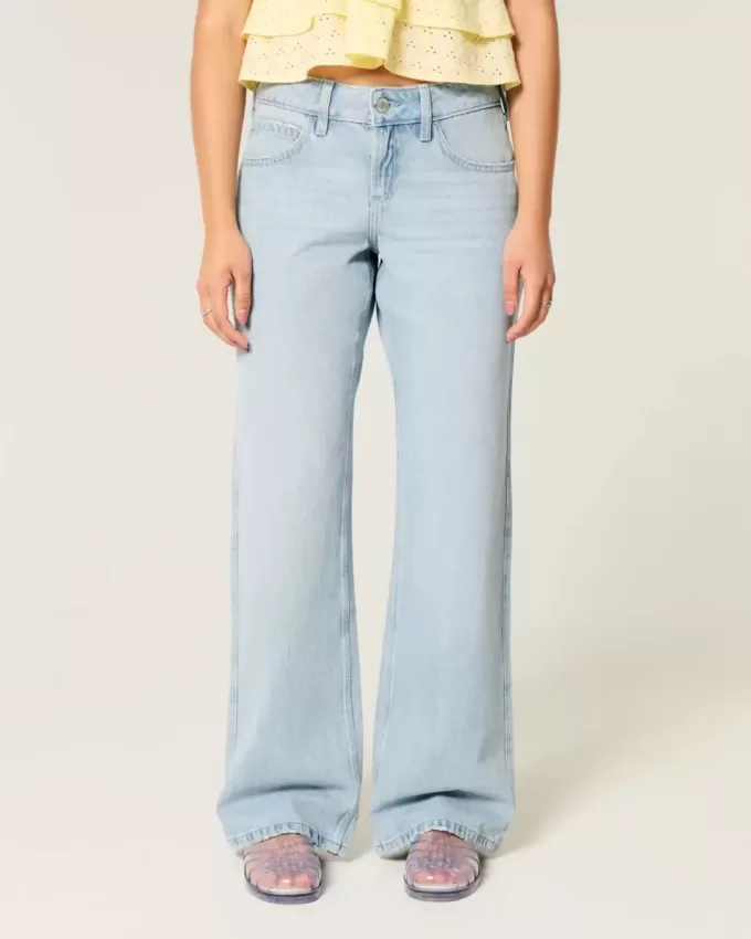 Jeans larghi e a vita bassa con lavaggio chiaro Jeans larghi e a vita bassa con lavaggio chiaro