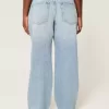Jeans larghi e a vita bassa con lavaggio chiaro Jeans larghi e a vita bassa con lavaggio chiaro