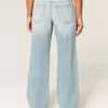 Jeans larghi e a vita bassa con lavaggio chiaro